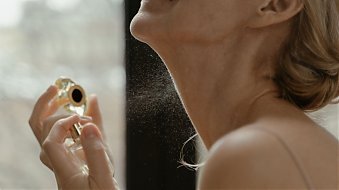 Perfumy, a typ osobowości: Jak wybrać zapach, który Cię odda?